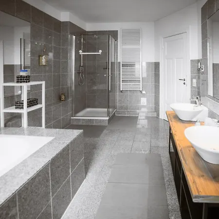 Exklusives Apartment Im Historischen Wohnhaus Mit Kamin, Bad & Viel Platz Bremerhaven Buitenkant foto