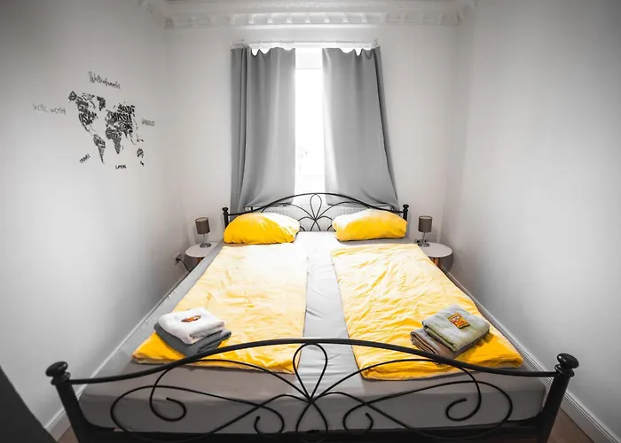 Exklusives Apartment Im Historischen Wohnhaus Mit Kamin, Bad & Viel Platz