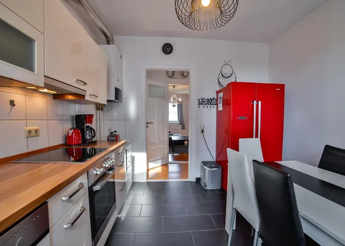 Exklusives Apartment Im Historischen Wohnhaus Mit Kamin, Bad & Viel Platz